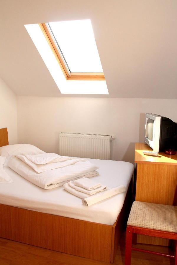 Pensiunea Timişoara Chambre photo